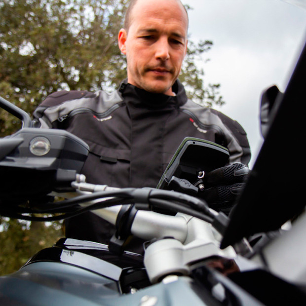 GPS Aventura 2 Plus Motor. Le GPS pour les sports mécaniques. Compatible avec Voiture, 4X4, Quad et Moteur. GPS avec écran très large. Boutons physiques et tactiles.