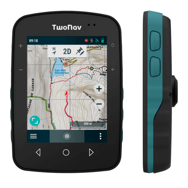 GPS Terra. Sorties et aventures à court terme. Dispositif GPS avec écran très large et agile. Boutons physiques et tactiles. Sa fixation permet également d'être utilisé sur les vélos