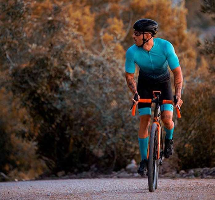 SKYSPER Homme Maillots de Cyclisme Manches Courtes Pantalons à Bretelle avec 3D Gel Rembourré Respirant Cyclisme Jersey Tenue VTT Séchage Rapide Set Maillot de Vélo Taille M-XXL
