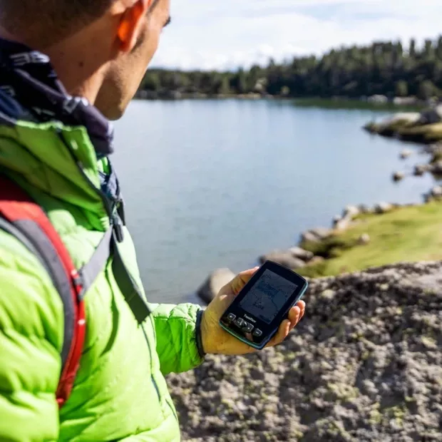 GPS Aventura 2 Plus. Das GPS für die extremsten Sportarten wie Wandern und Bergsteigen. GPS mit sehr großem Bildschirm. Physische und taktile Tasten