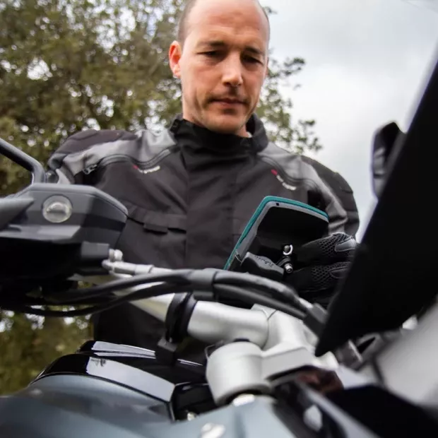 GPS Aventura 2 Plus Motor. Il GPS per gli sport motoristici. Compatibile con Auto, 4X4, Quad e Motore. GPS con schermo molto ampio. Pulsanti fisici e tattili